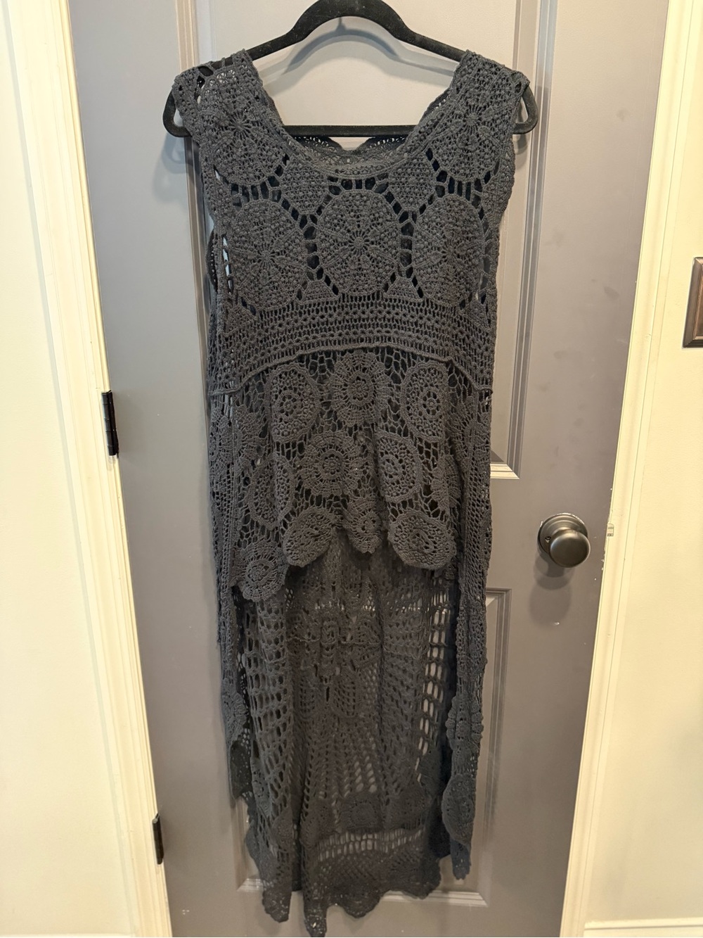 OS Crochet Maxi throw - Dark Gray Lace High-Low Sleeveless